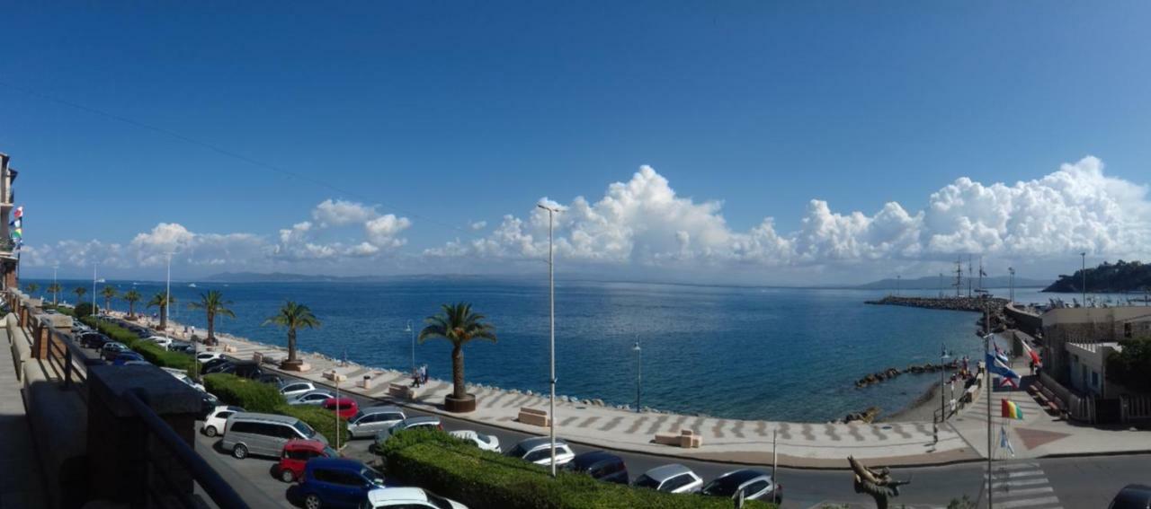 Ampio Monolocale Con Balcone Fronte Mare Villa Porto Santo Stefano  Kültér fotó
